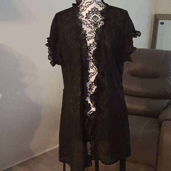 Black Robe - Picture 4 of 4